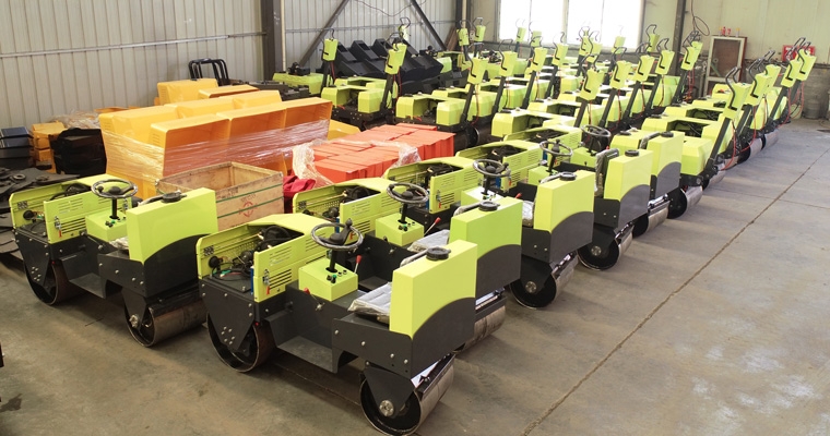 918博天堂集团一批小型压路机经青岛港出口印度