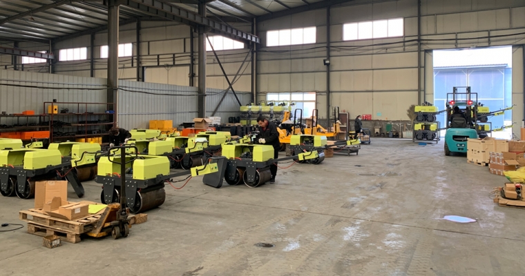 阳春三月,一批小型压路机出口外洋，，，去赴一场他国春暖花开!